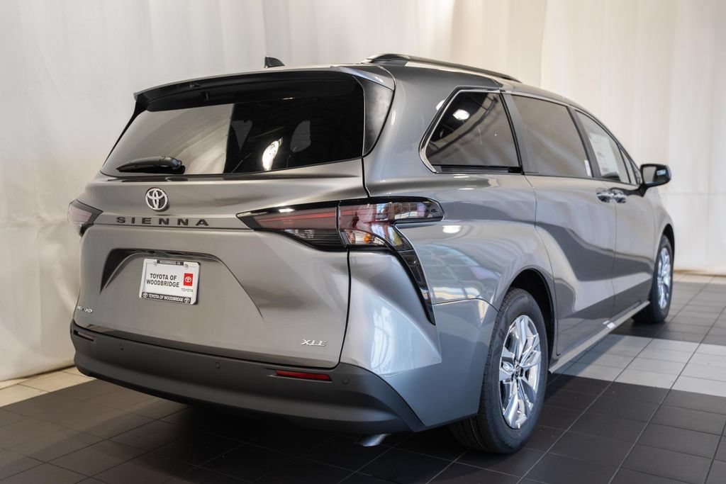 New 2026 Toyota Sienna XLE AWD/4WD image 4