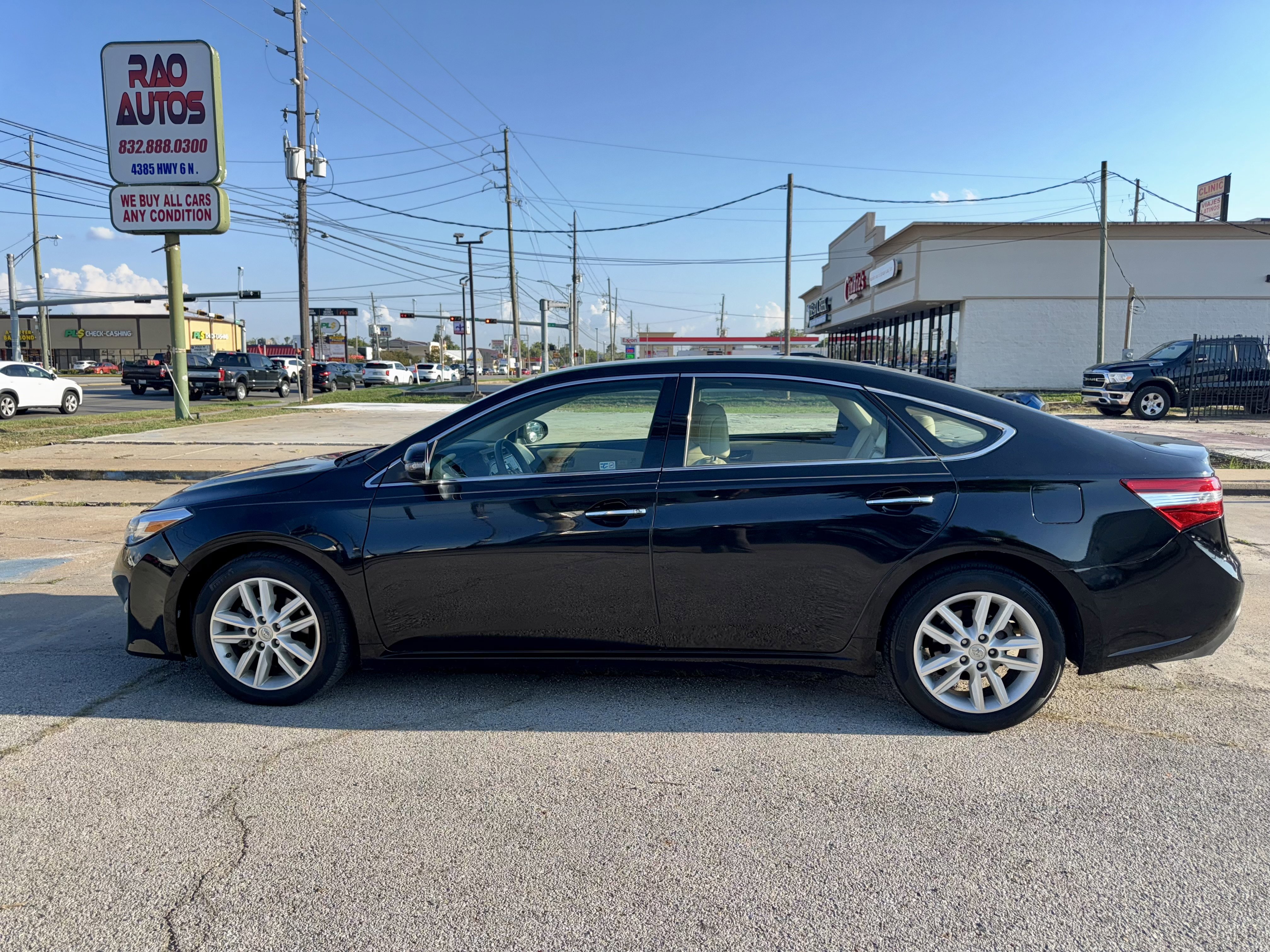 Used 2015 Toyota Avalon Limited image 3