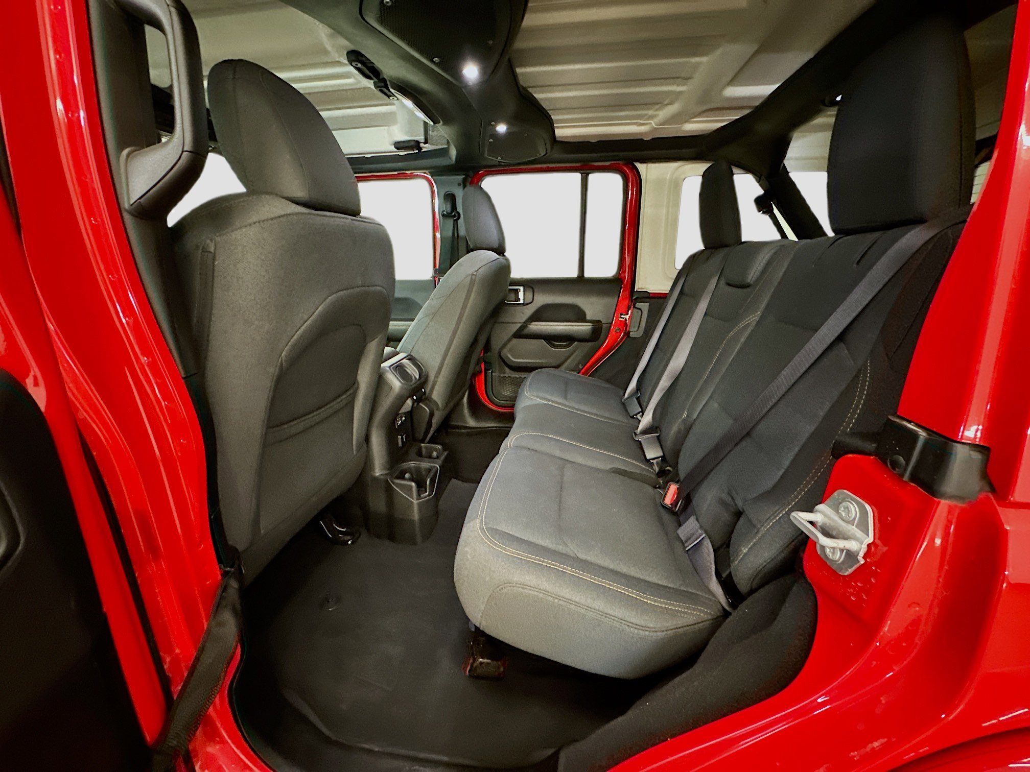 Used 2025 Jeep Wrangler Sahara image 28