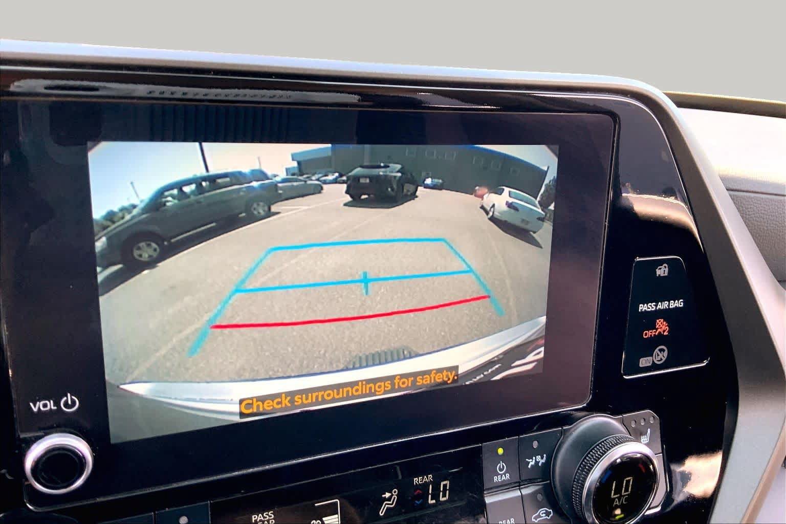 Used 2023 Toyota Highlander XLE AWD/4WD image 27