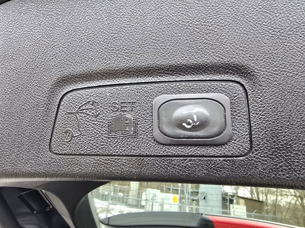 Used 2018 Lincoln MKC Premiere image 17