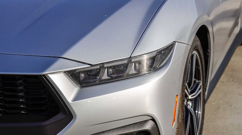 Used 2025 Ford Mustang Premium RWD image 5