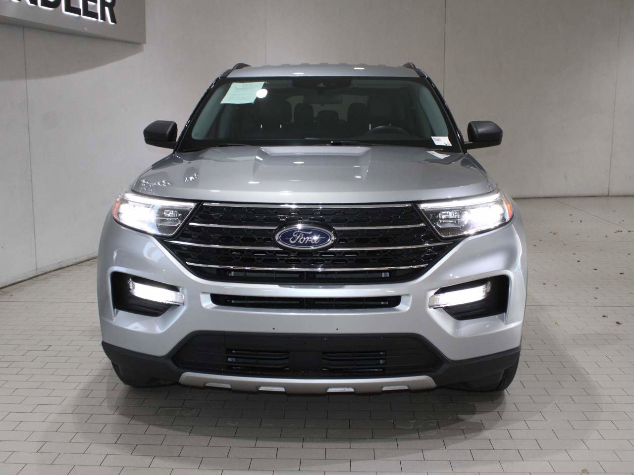 Used 2022 Ford Explorer XLT w/ Equipment Group 202A image 10