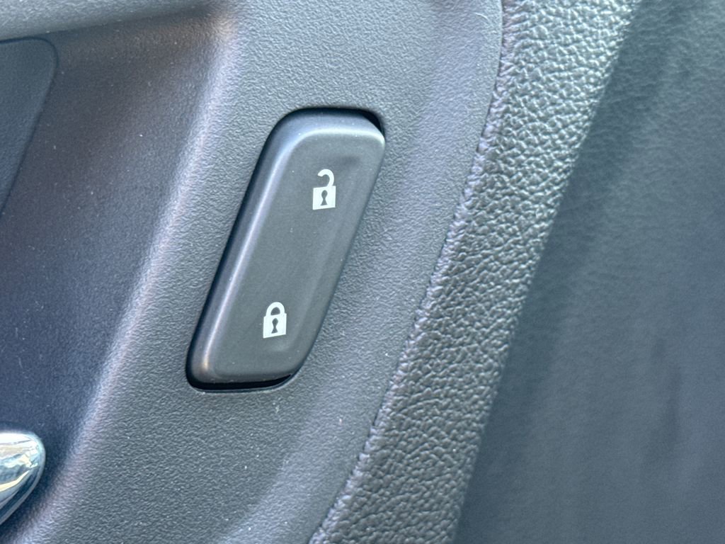 Used 2022 Chevrolet Colorado LT w/ Fleet Safety Package image 20