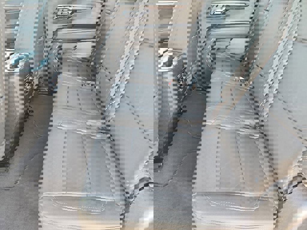 Used 2025 Chevrolet Suburban Z71 image 13