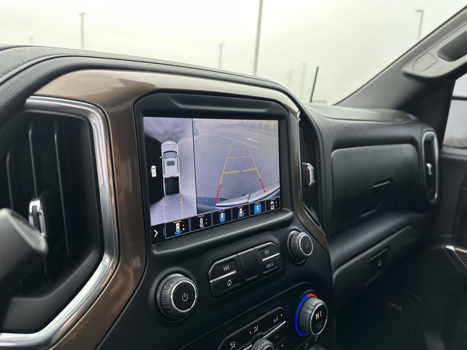 Used 2022 Chevrolet Silverado 1500 High Country w/ Technology Package AWD/4WD image 29