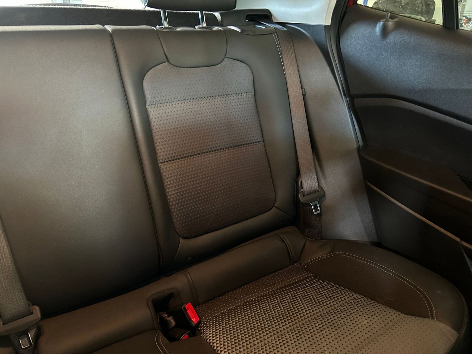 Used 2025 Chevrolet Trax LT w/ LT Convenience Package image 31