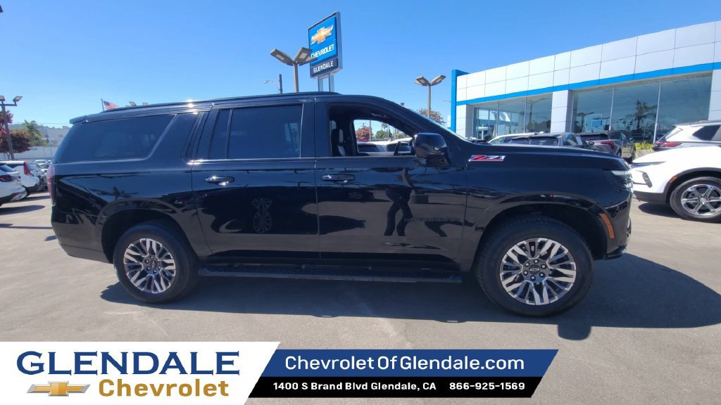 Used 2025 Chevrolet Suburban Z71 AWD/4WD image 2