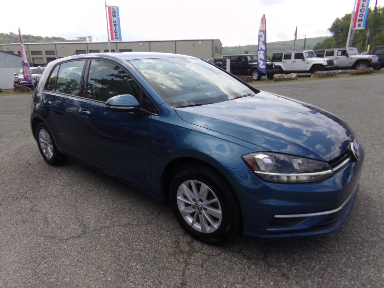 Used 2018 Volkswagen Golf S image 3