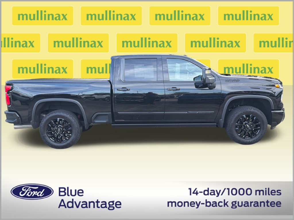 Used 2025 Chevrolet Silverado 2500 High Country w/ Midnight Edition AWD/4WD image 2