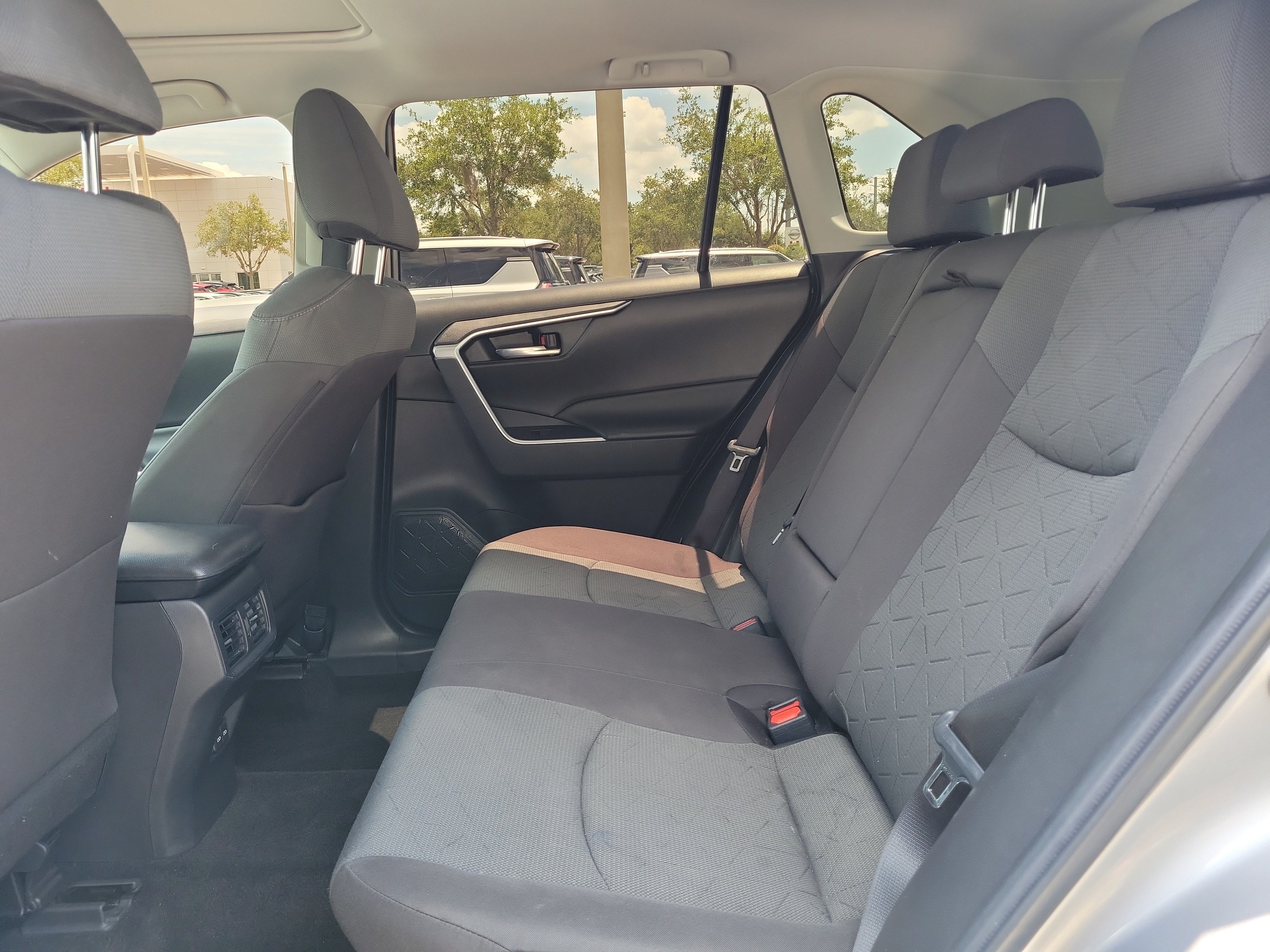 Used 2022 Toyota RAV4 XLE w/ Convenience Package AWD/4WD image 17
