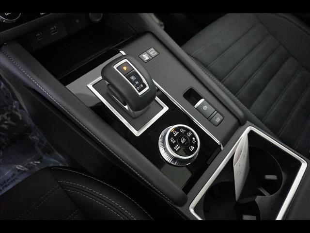 New 2025 Mitsubishi Outlander SE image 18
