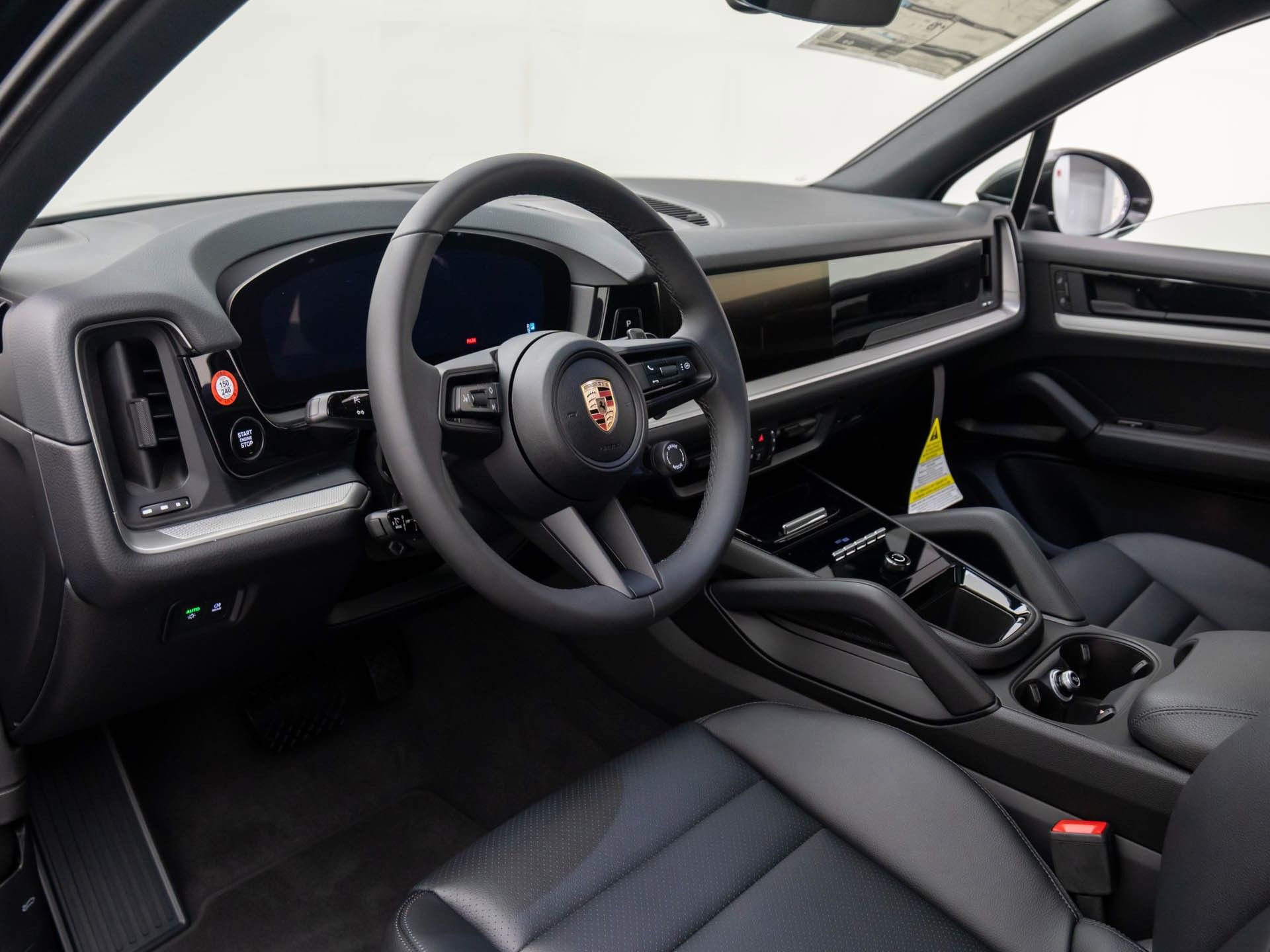 Certified 2025 Porsche Cayenne AWD/4WD image 4