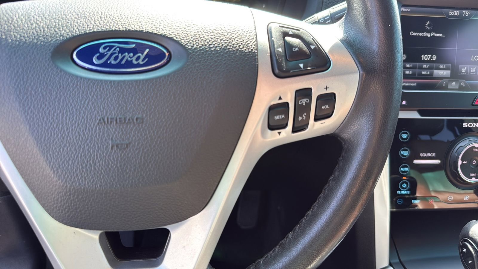 Used 2015 Ford Explorer Limited w/ Equipment Group 302A FWD image 15