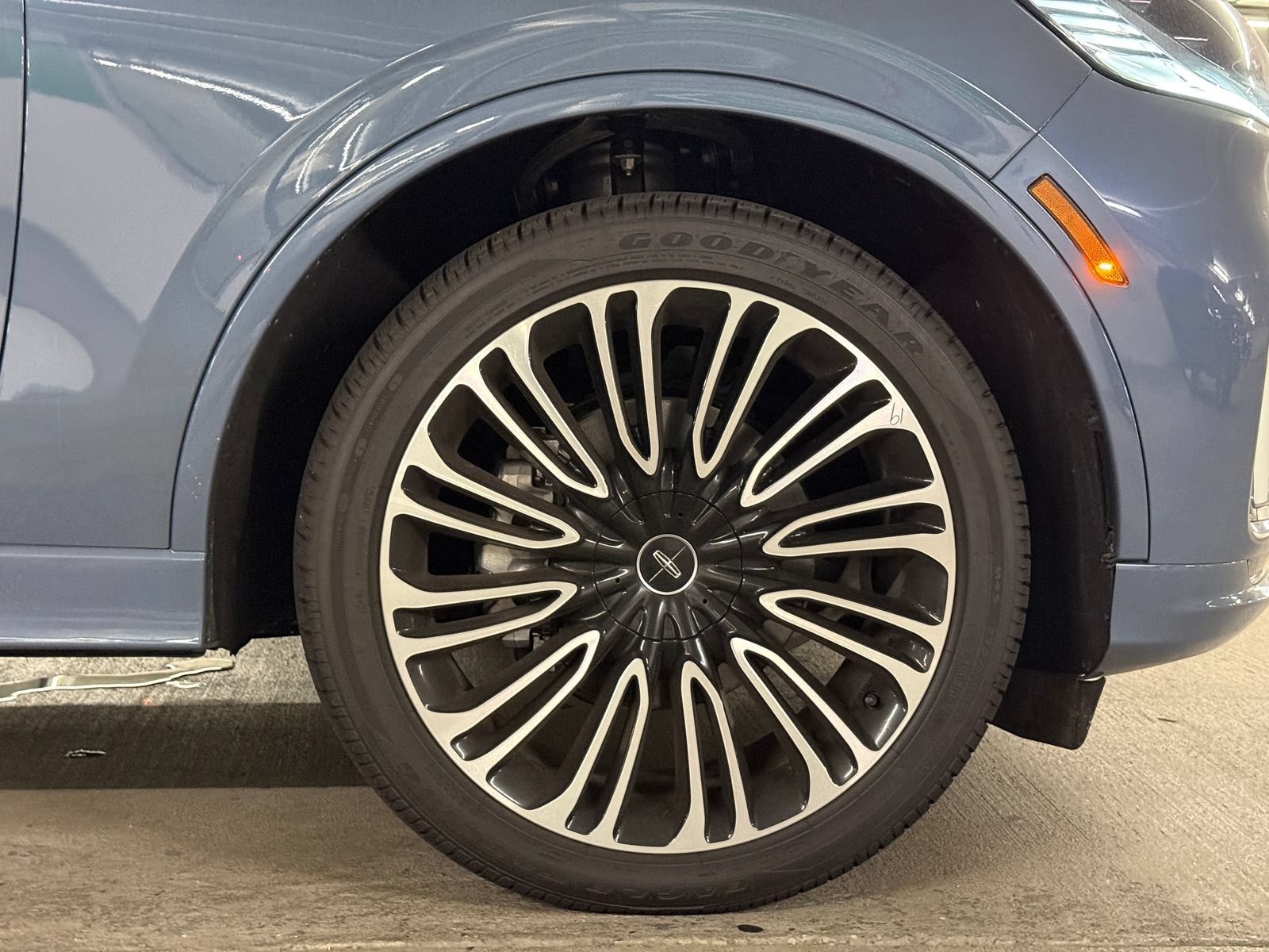 New 2026 Lincoln Aviator Black Label w/ Dynamic Handling Package AWD/4WD image 6