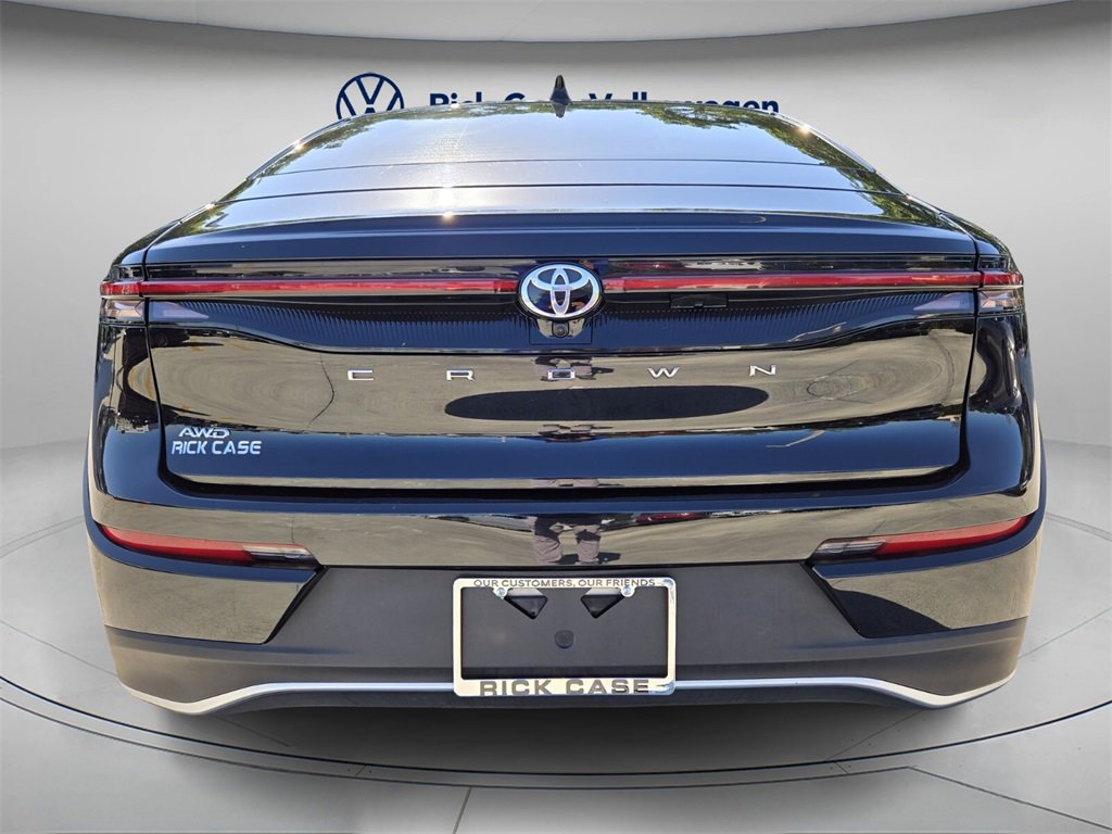 Used 2023 Toyota Crown XLE image 6