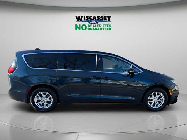 Used 2024 Chrysler Pacifica Touring-L FWD image 6