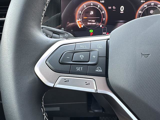 New 2025 Volkswagen Tiguan SE image 17