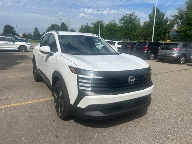 Used 2025 Nissan Kicks SR AWD/4WD image 7