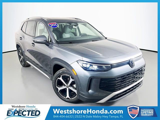 Used 2025 Volkswagen Tiguan SE FWD image 1