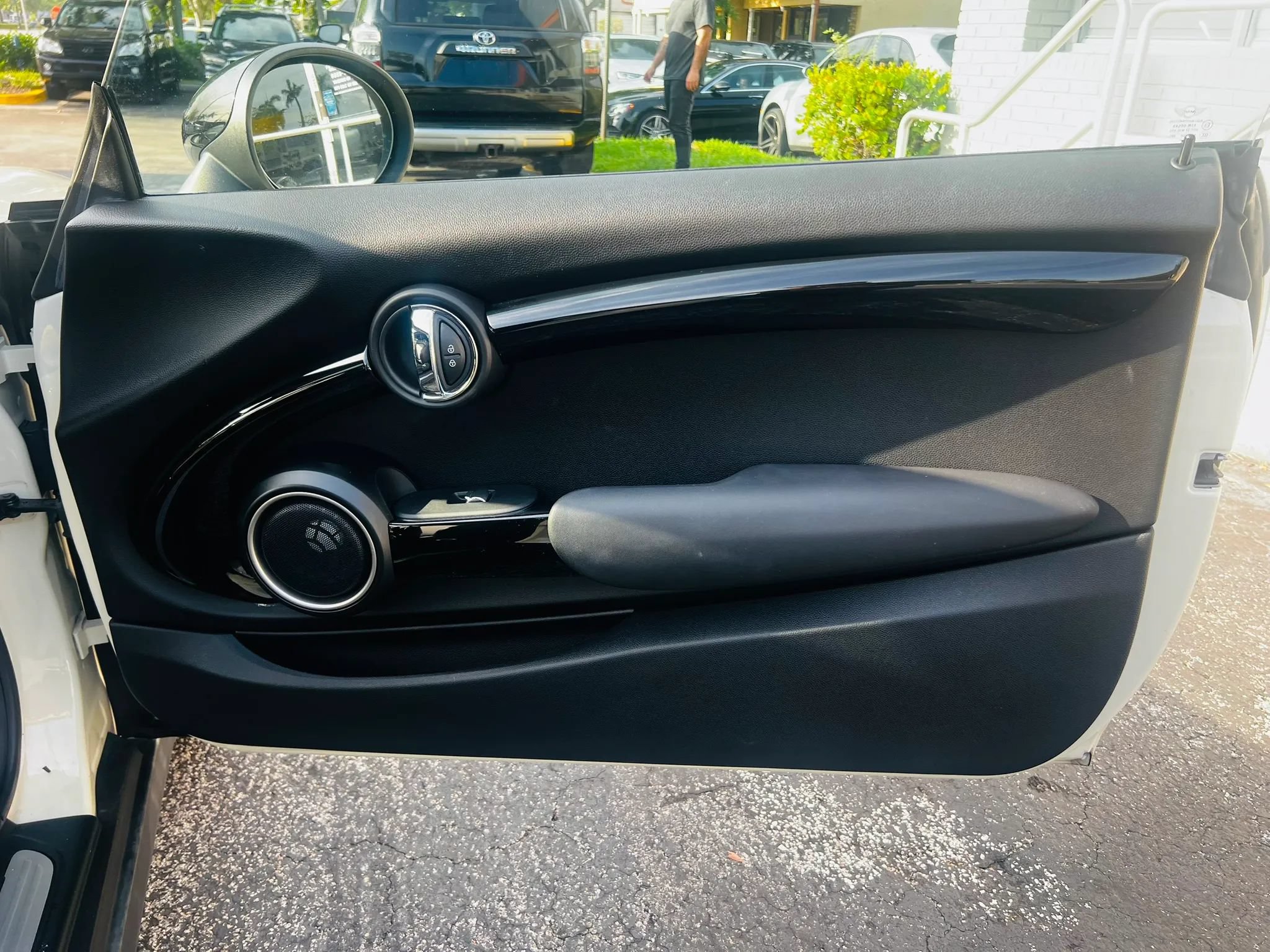 Used 2015 MINI Cooper S w/ Park Assistant Package FWD image 22