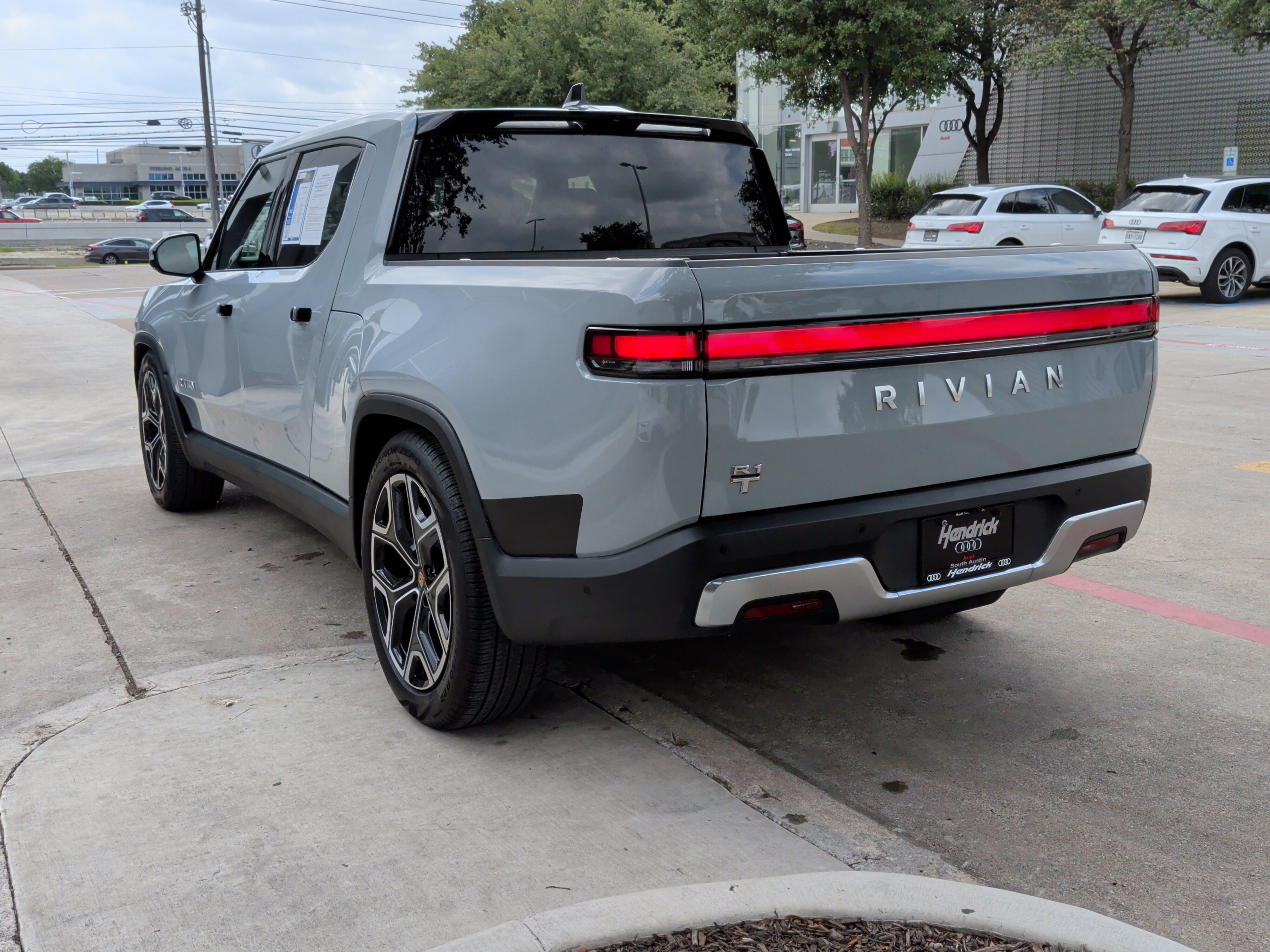 Used 2024 Rivian R1T Adventure image 8