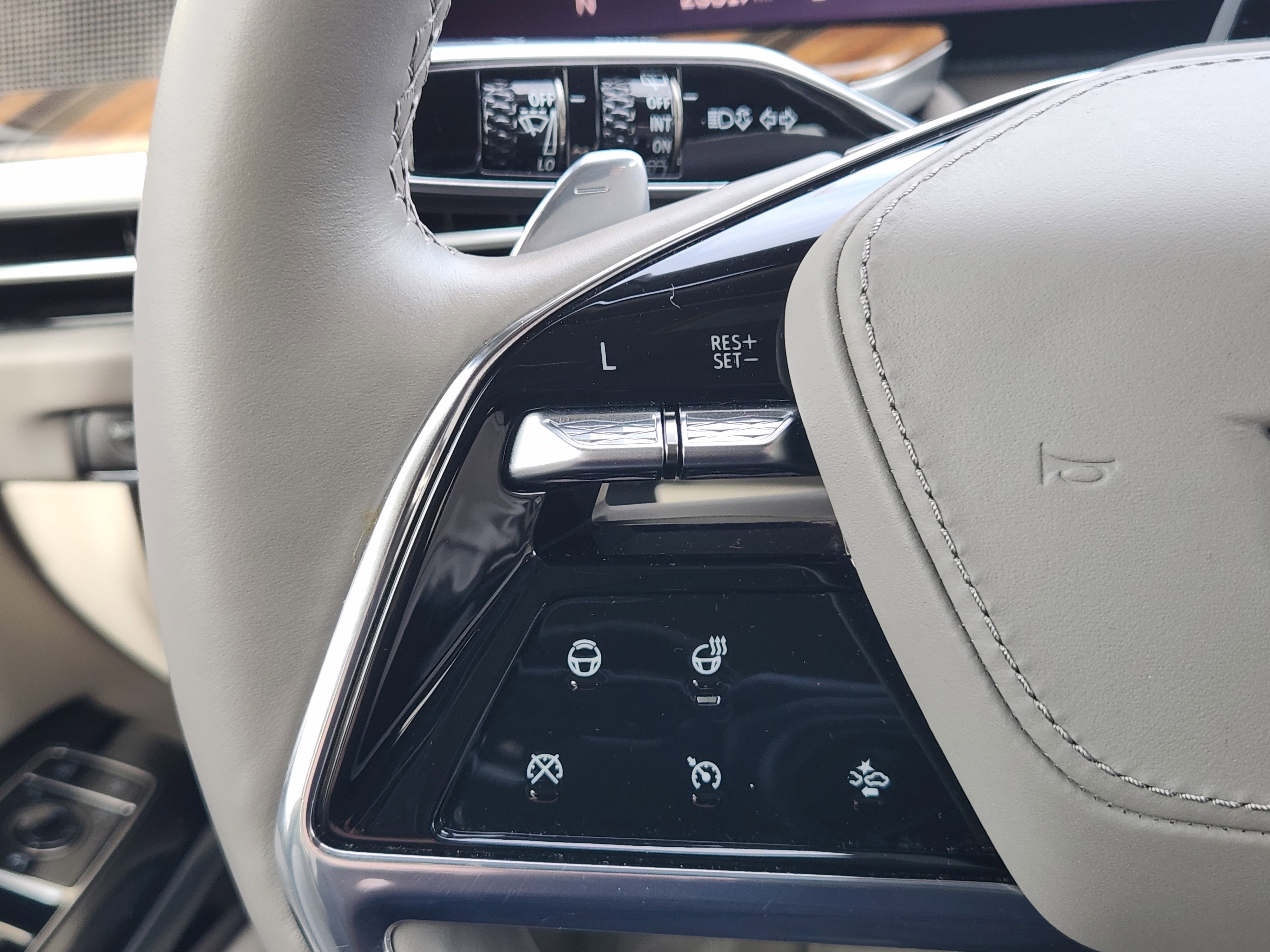 Used 2025 Cadillac Escalade ESV Sport Platinum image 33