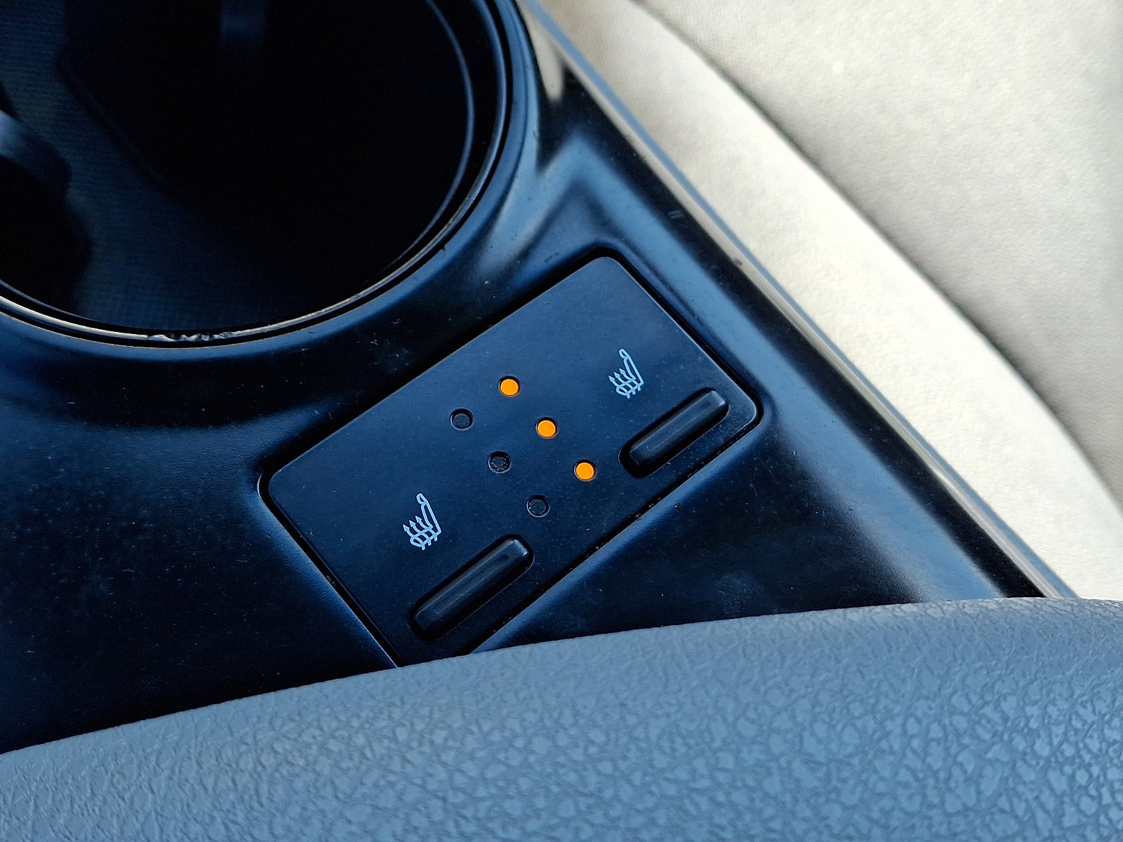 Used 2018 Toyota Camry LE image 24