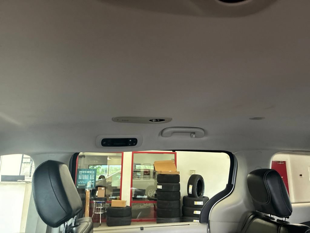 Certified 2024 Chrysler Pacifica Touring-L FWD image 23