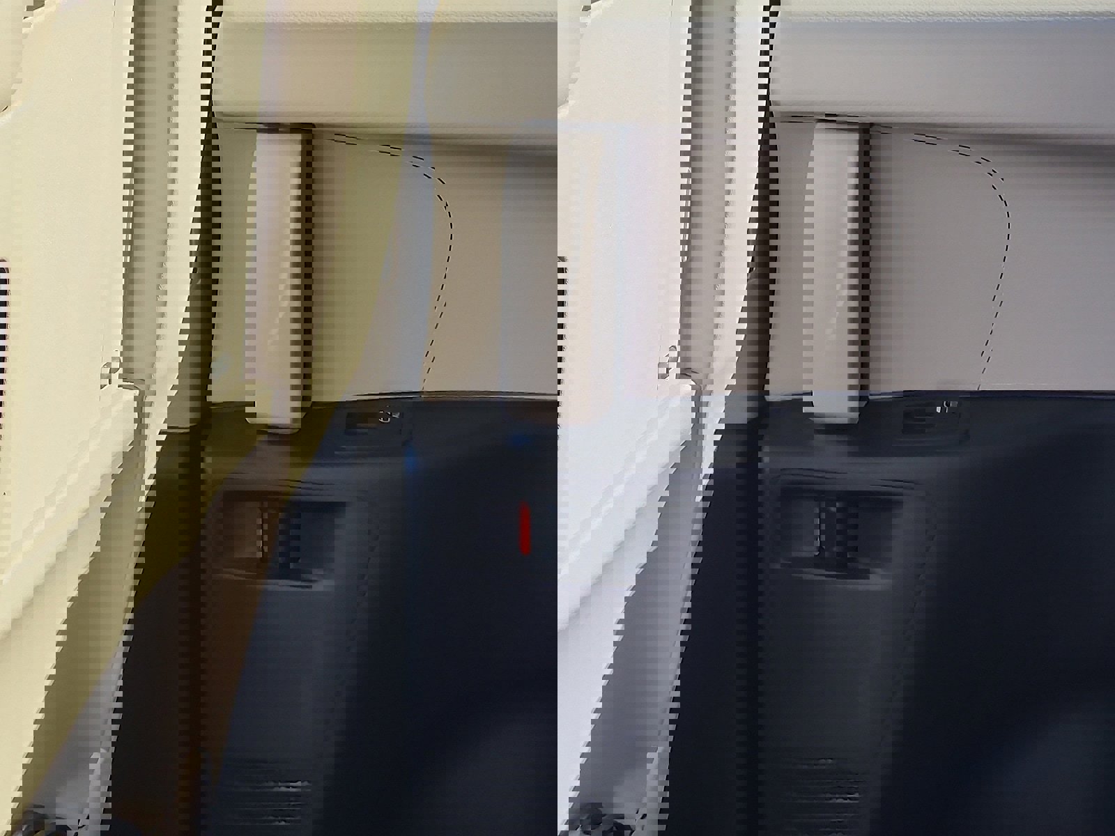 Used 2021 Chrysler Pacifica Limited w/ Uconnect Theater Family Group image 28