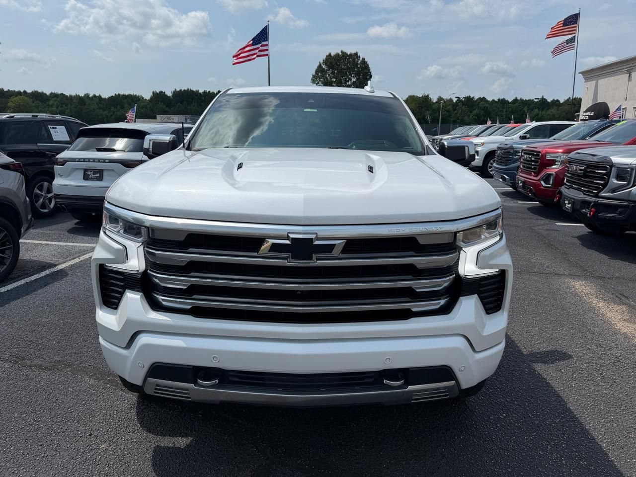 Used 2023 Chevrolet Silverado 1500 High Country w/ High Country Premium Package AWD/4WD image 3