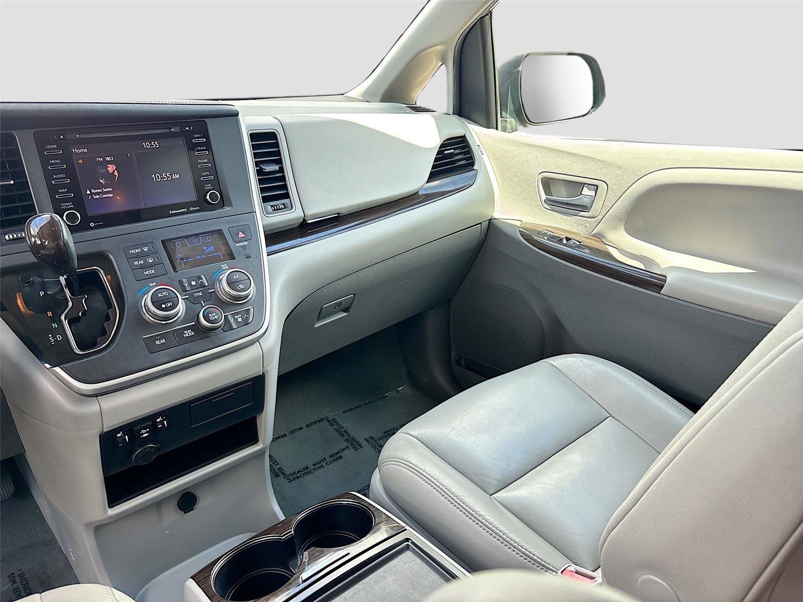 Used 2020 Toyota Sienna XLE FWD image 23