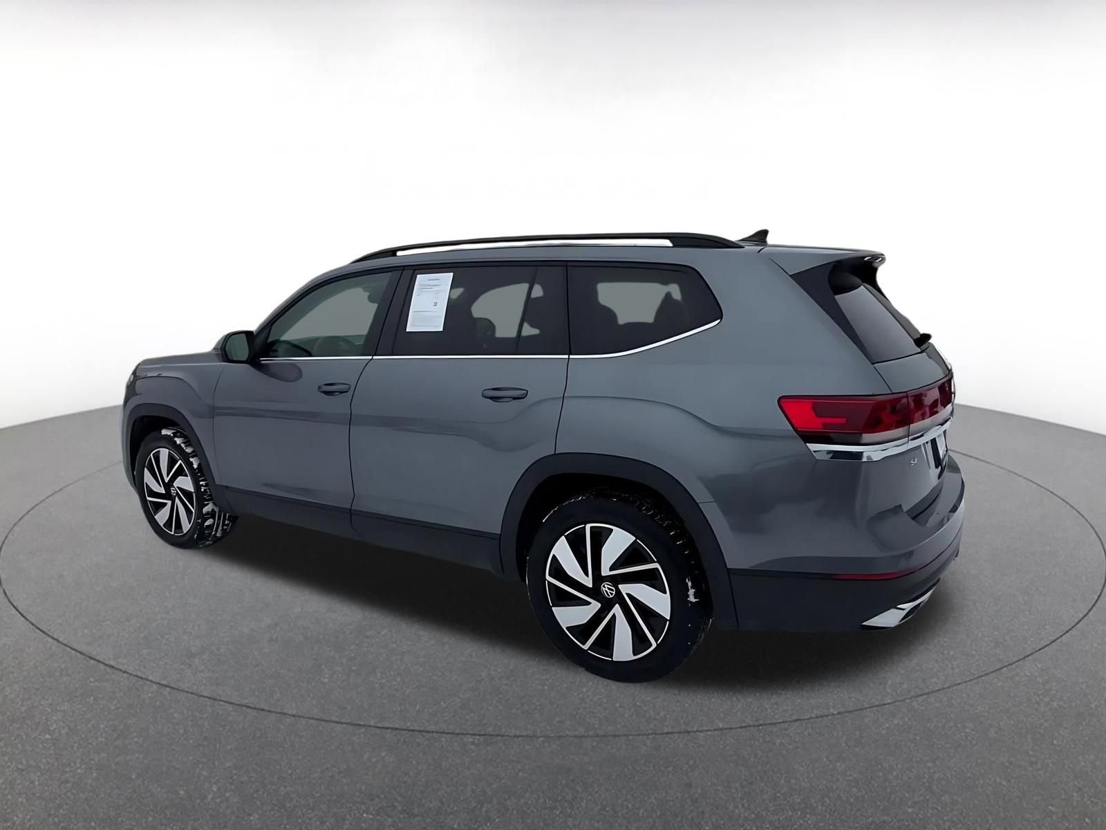 Used 2025 Volkswagen Atlas SE image 10