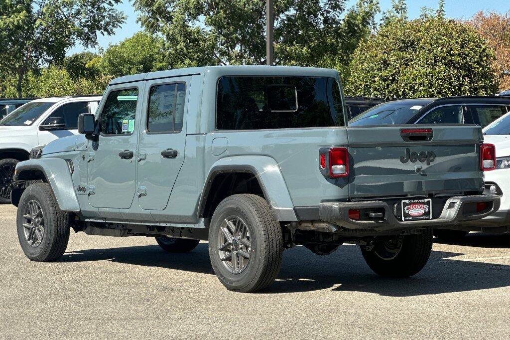 New 2026 Jeep Gladiator Sport AWD/4WD image 6
