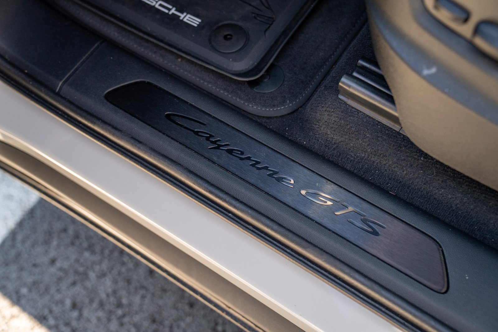 Certified 2025 Porsche Cayenne GTS AWD/4WD image 12