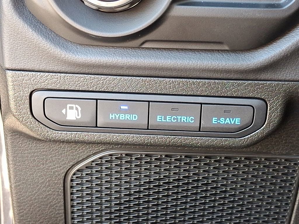 Used 2025 Jeep Wrangler Unlimited Sahara image 25