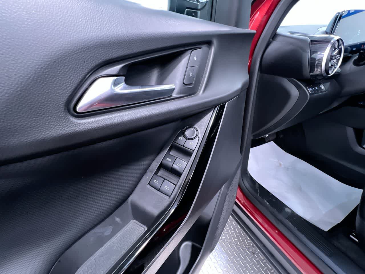 Used 2025 Chevrolet Equinox LT w/ Safety and Technology Package FWD image 12