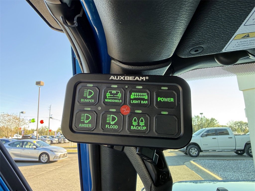 Used 2021 Jeep Gladiator Sport image 18