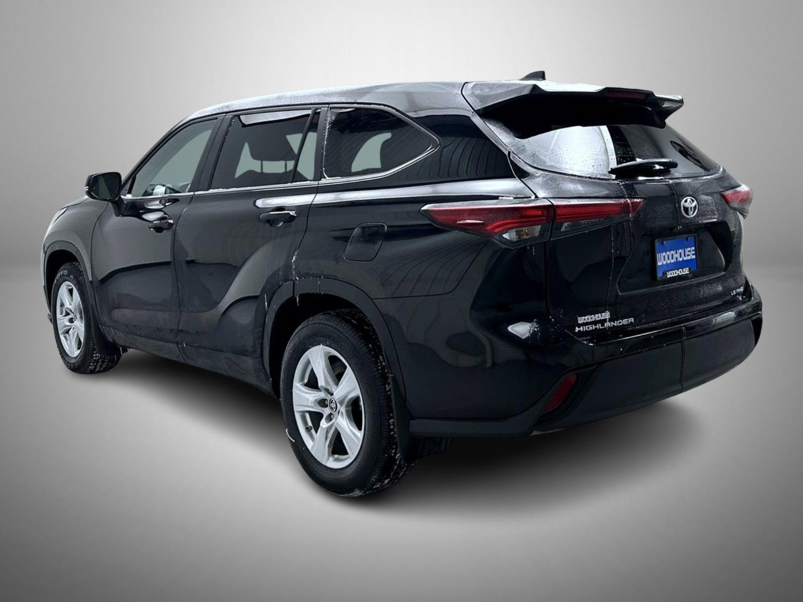 Used 2024 Toyota Highlander LE AWD/4WD image 7