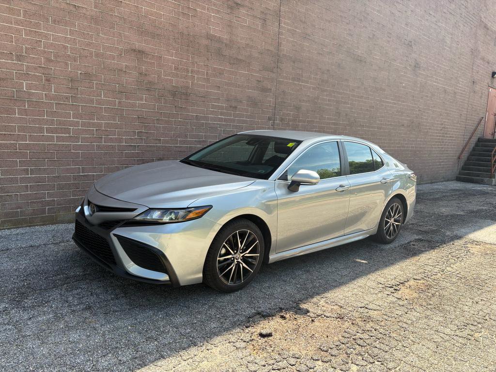 Used 2024 Toyota Camry SE FWD image 1