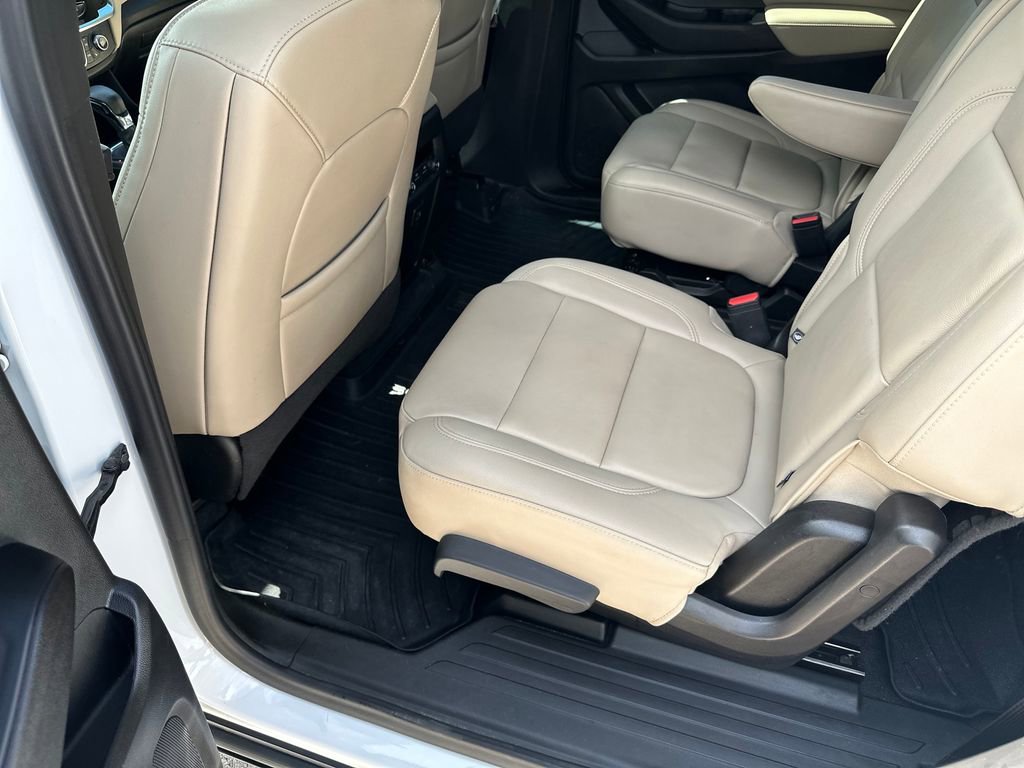 Used 2023 Chevrolet Traverse LT FWD image 32