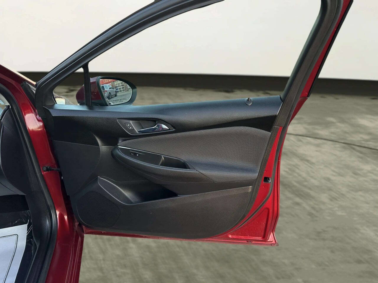 Used 2019 Chevrolet Cruze LT image 21