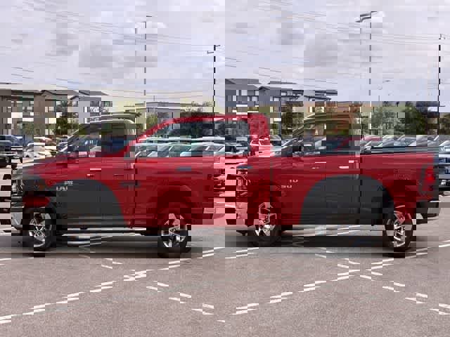 Used 2018 RAM 1500 Classic SLT RWD image 3