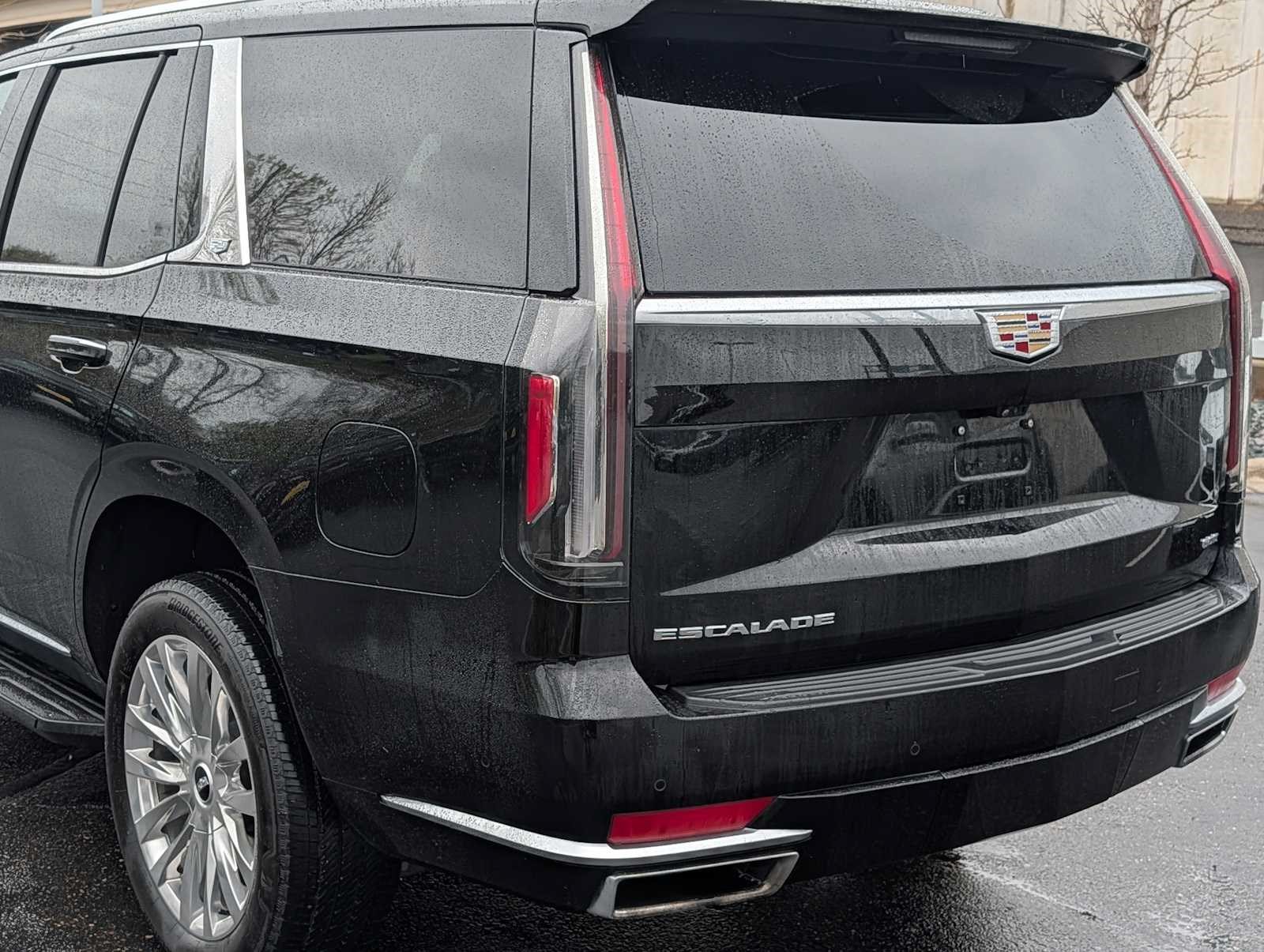 Used 2024 Cadillac Escalade Premium Luxury w/ LPO, Floor Liner Package AWD/4WD image 18