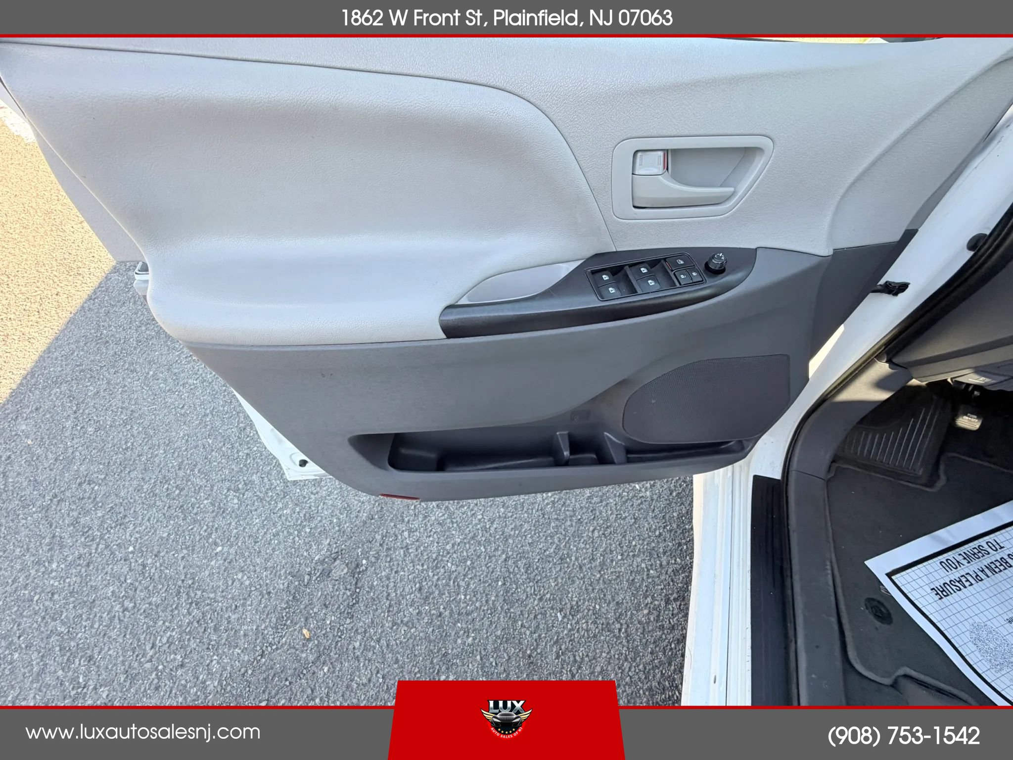 Used 2020 Toyota Sienna L FWD image 10