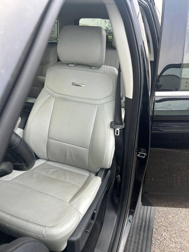 Used 2025 Ford Expedition Platinum AWD/4WD image 5