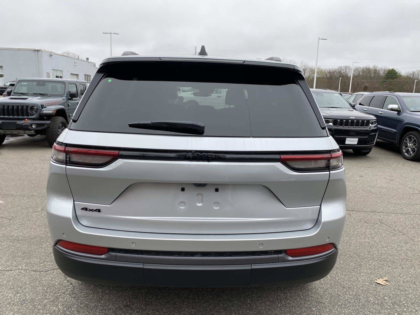 New 2026 Jeep Grand Cherokee Altitude AWD/4WD image 4