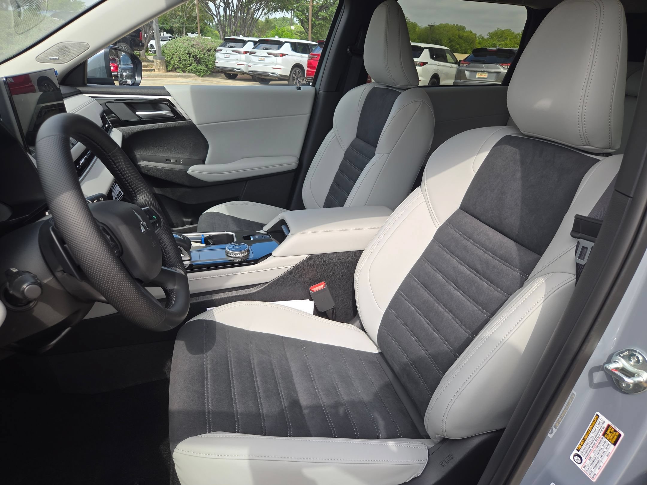 New 2026 Mitsubishi Outlander SE FWD image 9