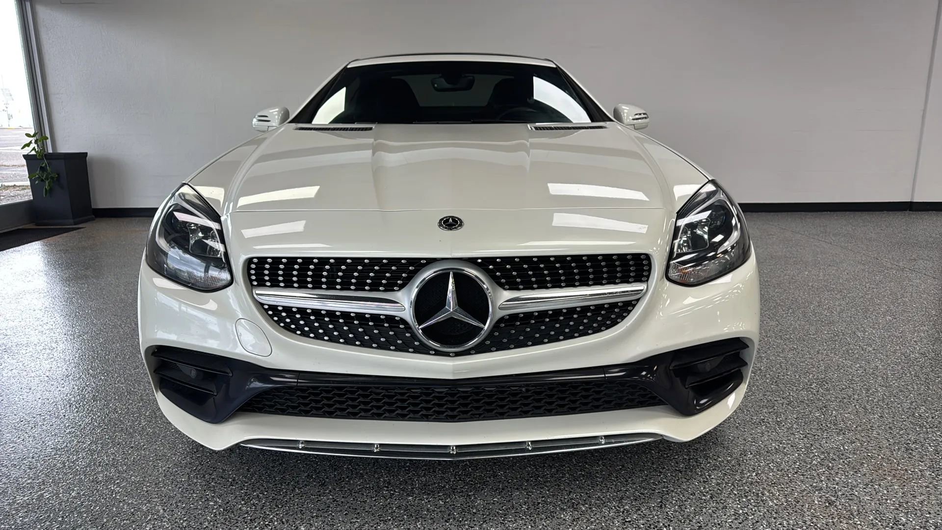 Used 2020 Mercedes-Benz SLC 300 image 2