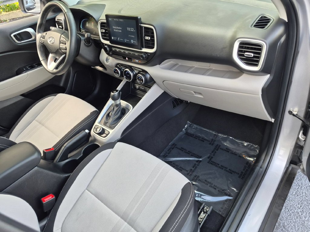Used 2025 Hyundai Venue SEL FWD image 30